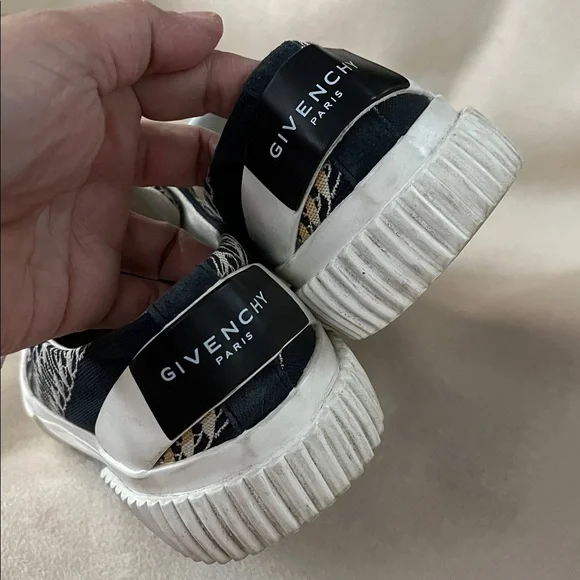 Givenchy Sneakers - Picture 6 of 8